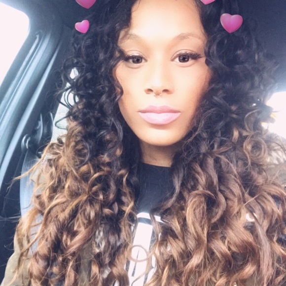 Meet your Posher, Bri - Picture 2 of 8